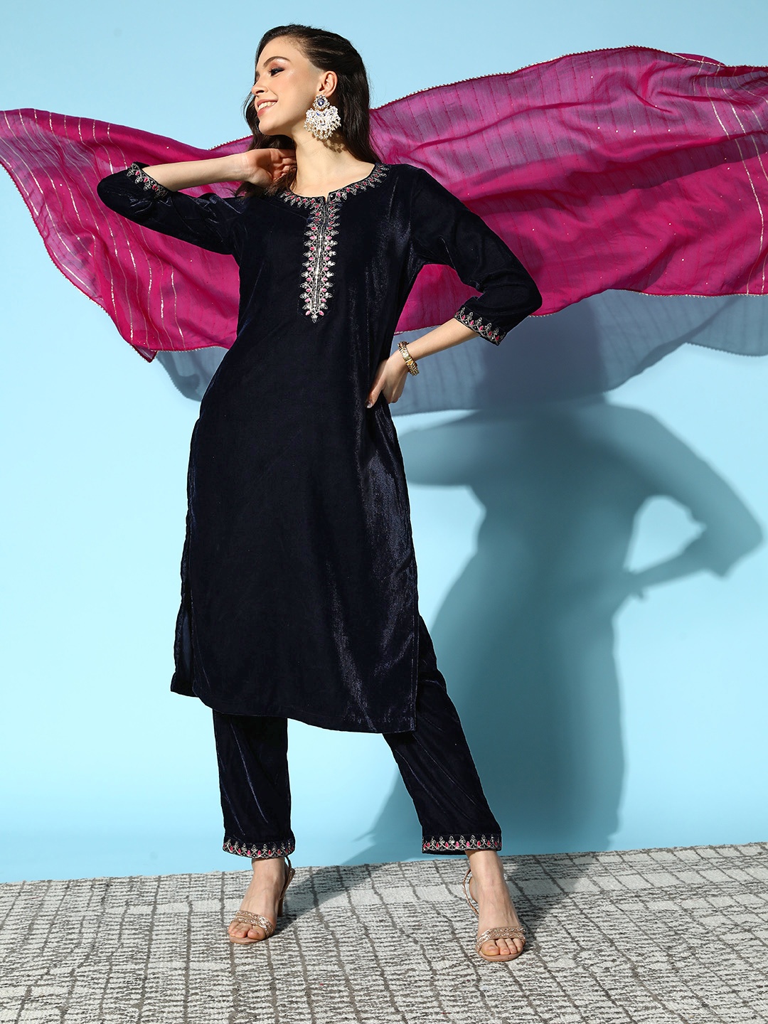 

Sunehri Women Navy Blue Ethnic Motifs Embroidered Velvet Kurta Set