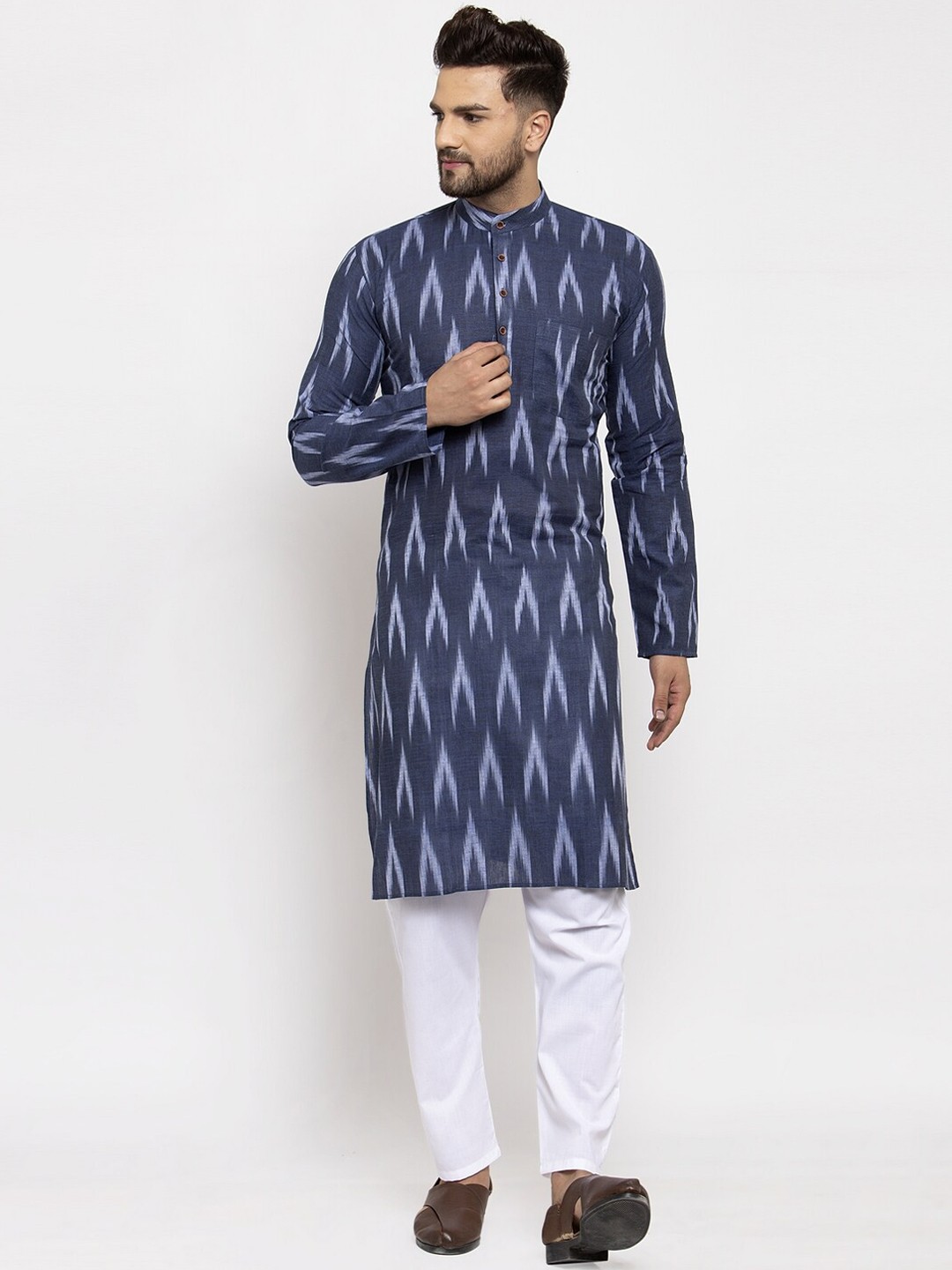 

Jompers Men Blue Printed Pure Cotton Kurta with Churidar