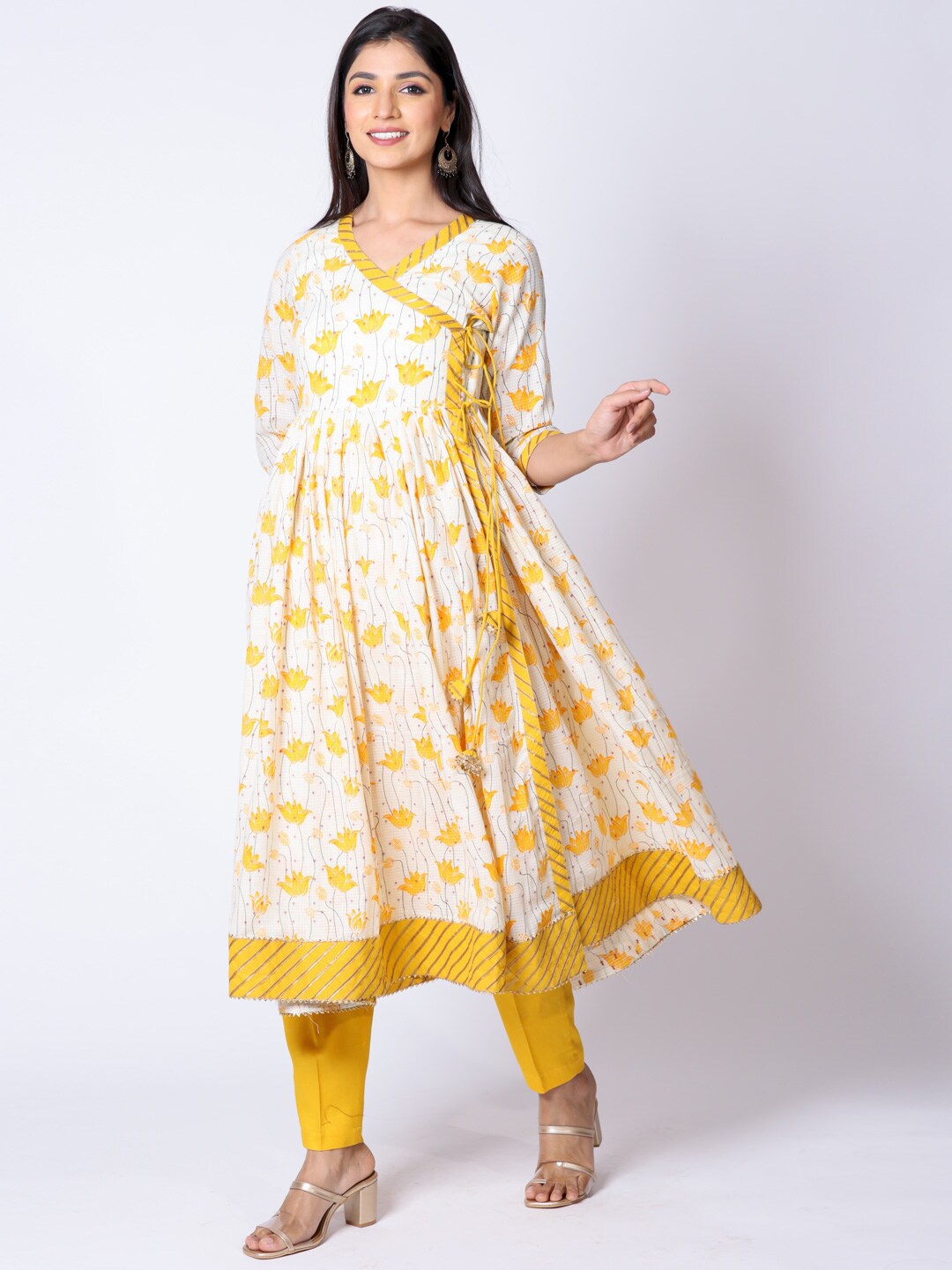 

BUTA BUTI Women Yellow & White Floral Printed Floral Anarkali Kurta