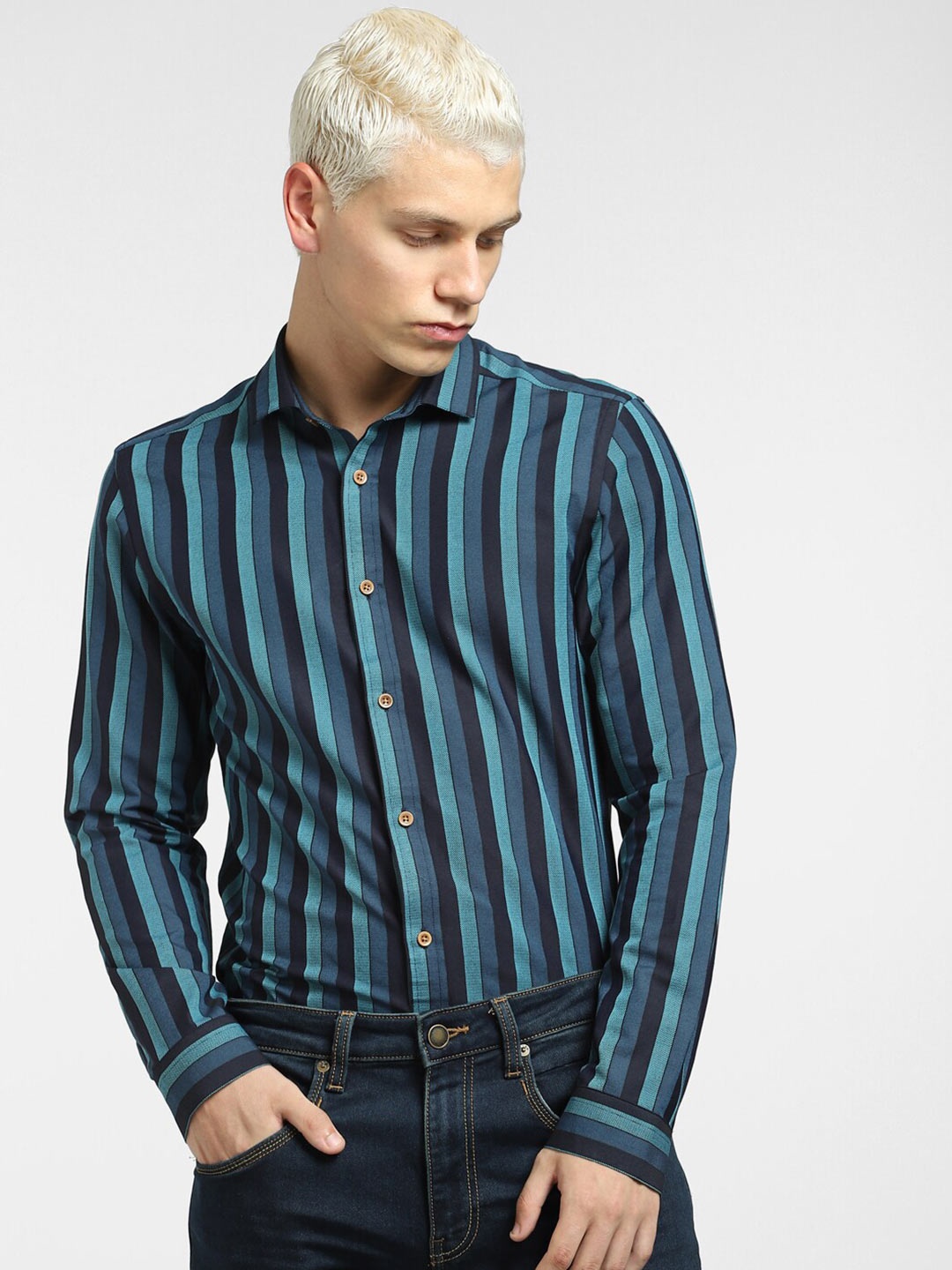 

Jack & Jones Men Blue Slim Fit Printed Vertical Striped Casual Shirt