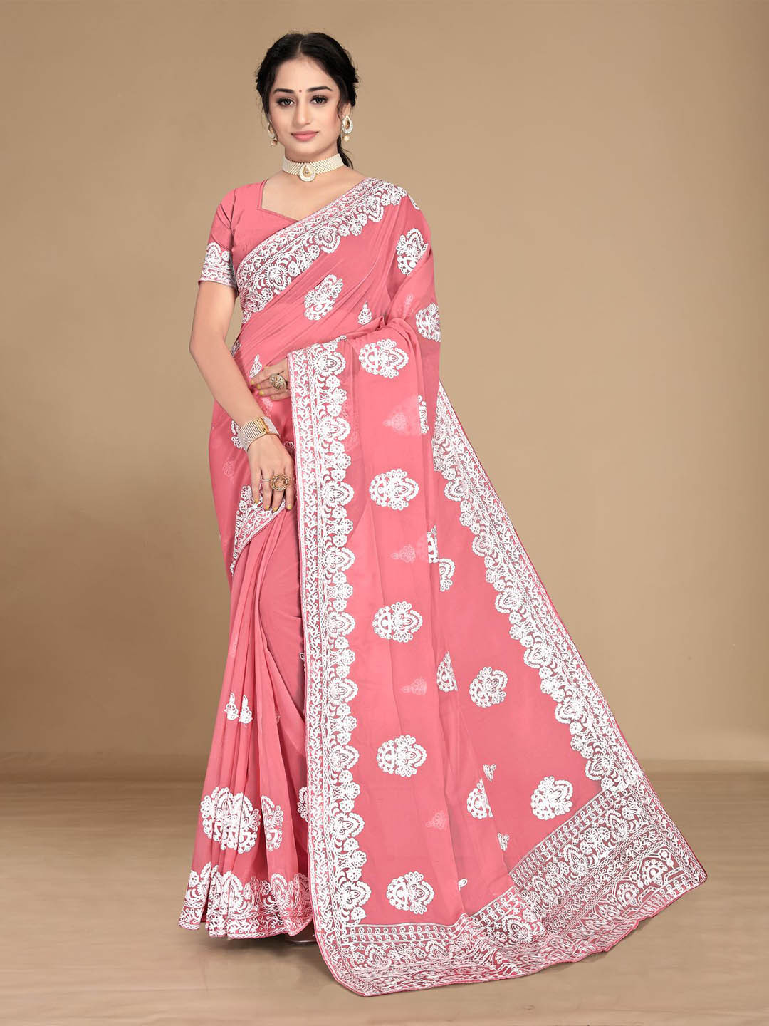 

HERE&NOW Peach-Coloured & White Floral Embroidered Saree