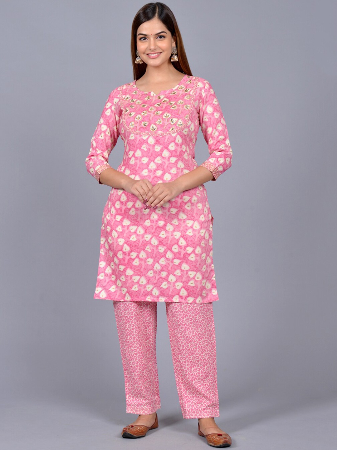 

Neemiya Women Floral Printed Notch Neck Kurta with Trousers, Pink