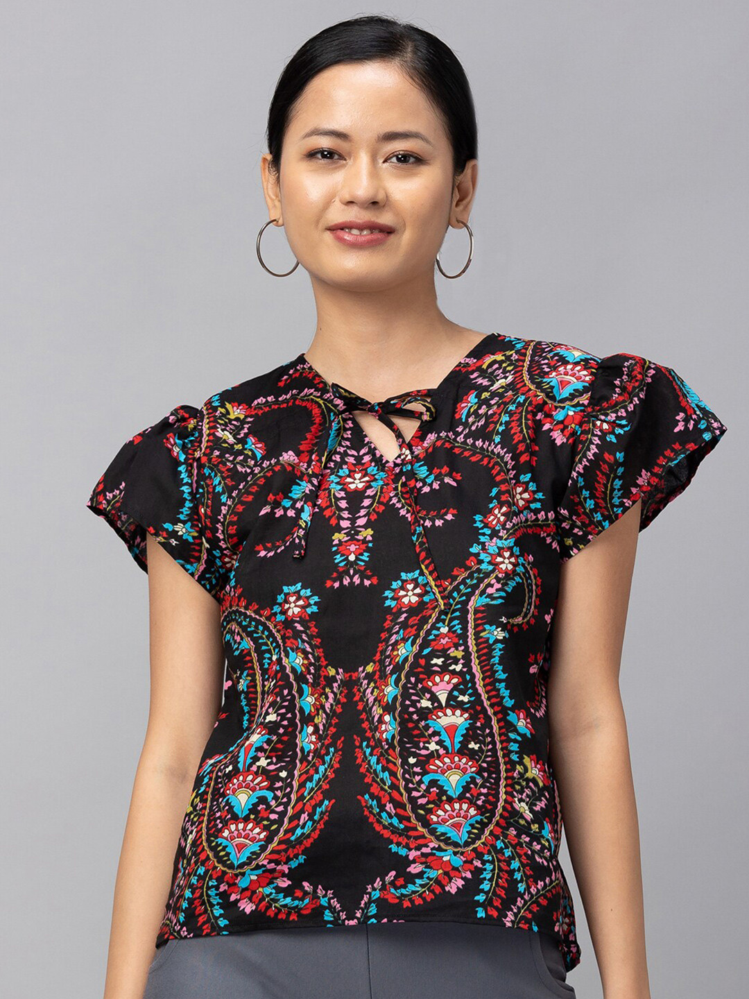 

Globus Women Black & Red Floral Print Tie-Up Neck Pure Cotton Top