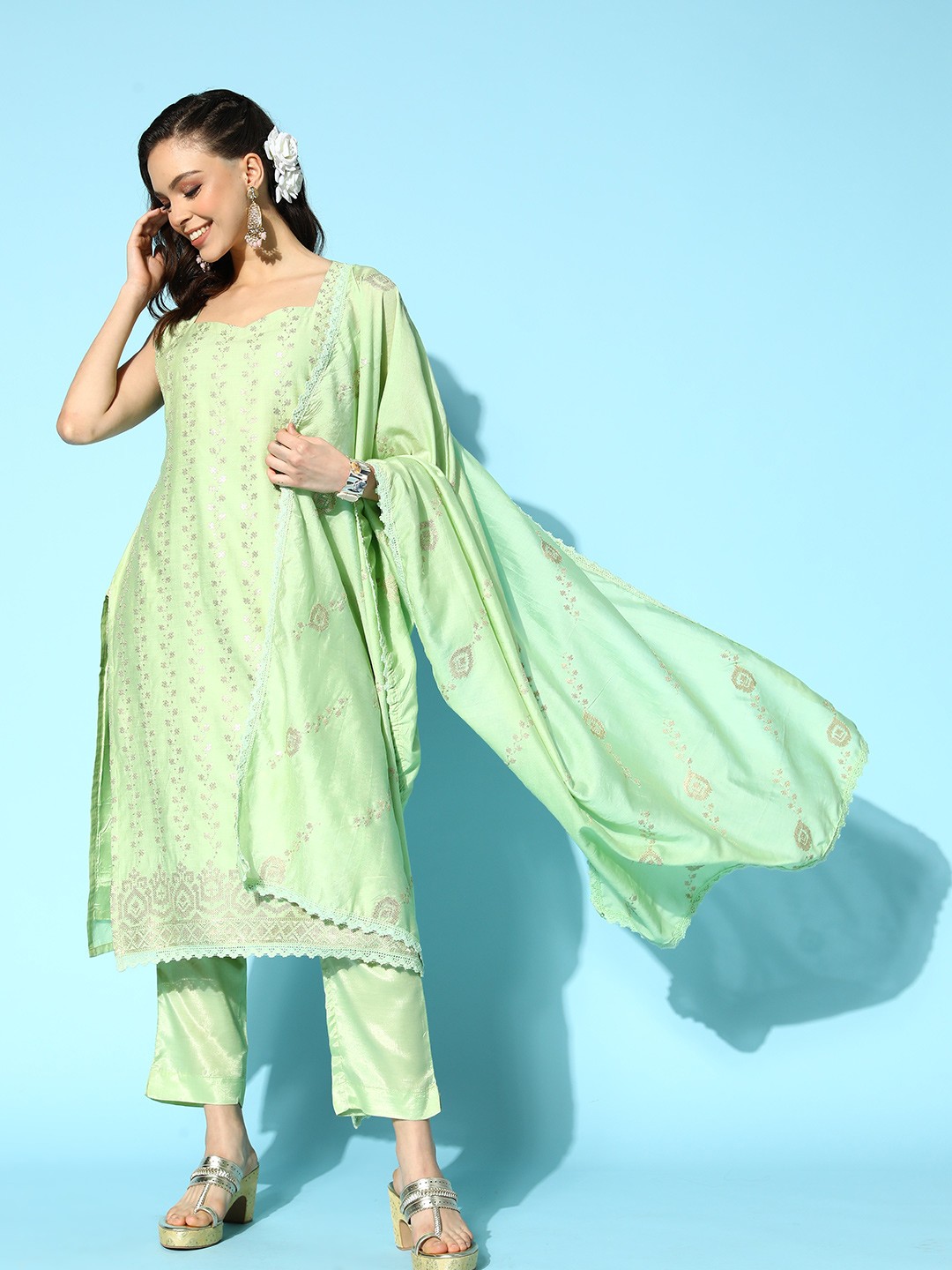 

Sunehri Women Green Ethnic Motifs Embroidered Sequined Kurta Set