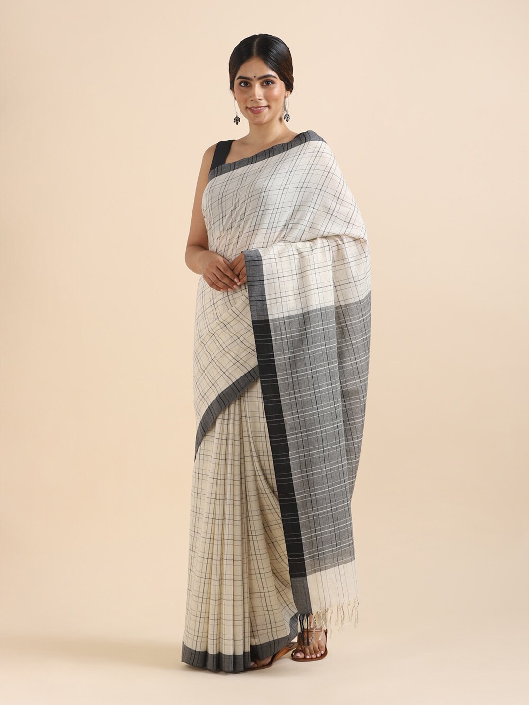 

Taneira White & Grey Checked Pure Cotton Saree