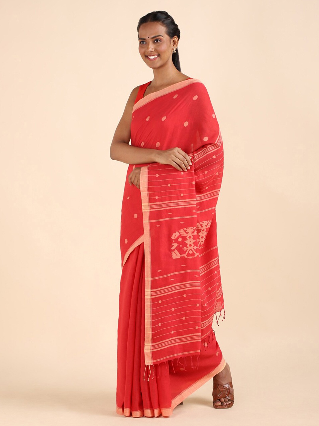 

Taneira Red & Beige Ethnic Motifs Pure Cotton Jamdani Saree