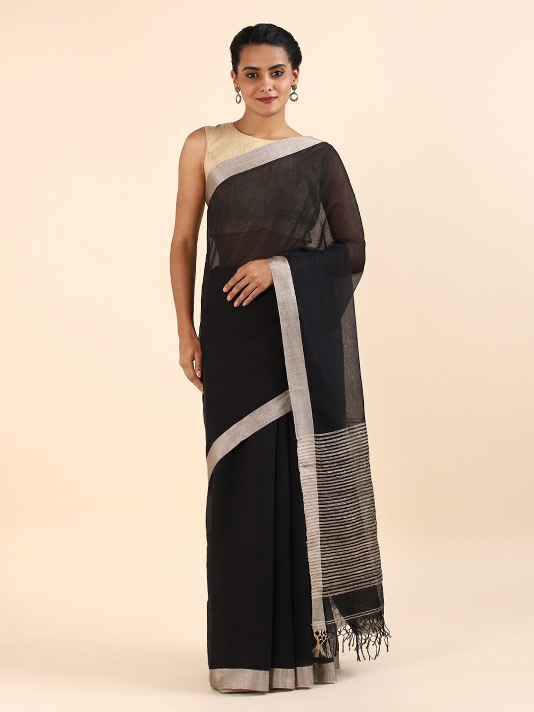 

Taneira Black & Off White Zari Pure Cotton Saree