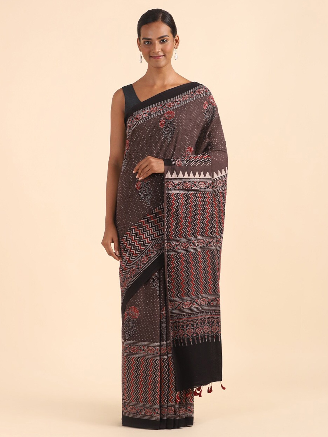 

Taneira Brown & Red Floral Pure Cotton Block Print Saree