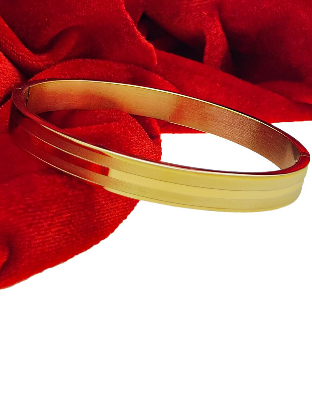 

Saizen Unisex Gold-Toned Gold-Plated Bangle-Style Bracelet
