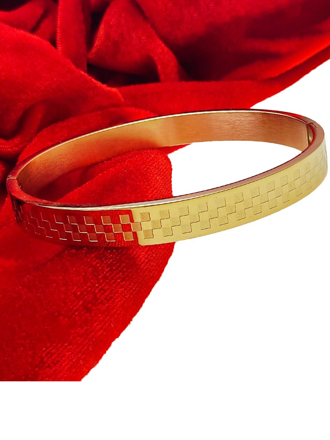 

Saizen Unisex Gold-Toned Gold-Plated Kada Bracelet