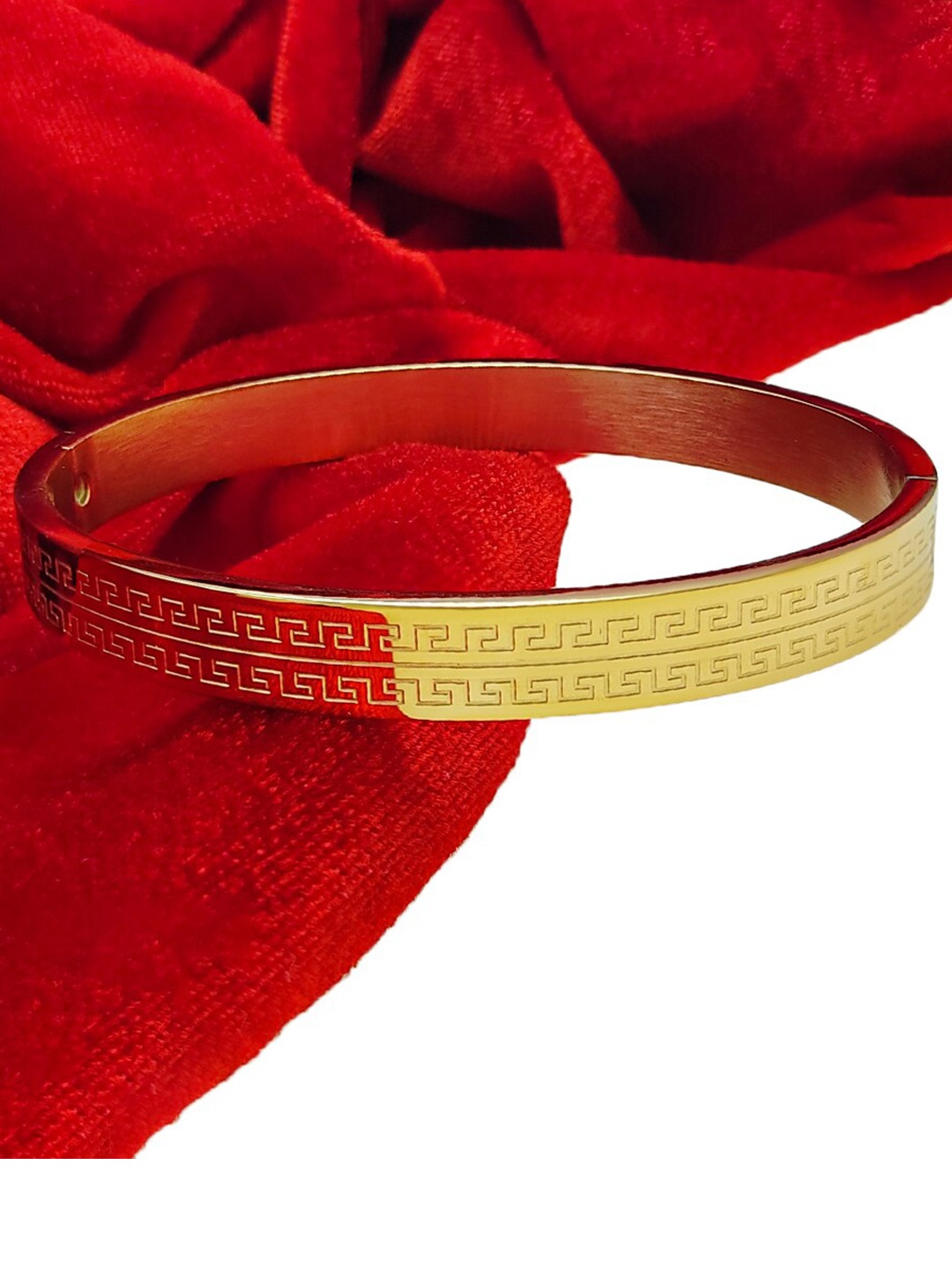 

Saizen Unisex Gold-Toned Gold-Plated Kada Bracelet