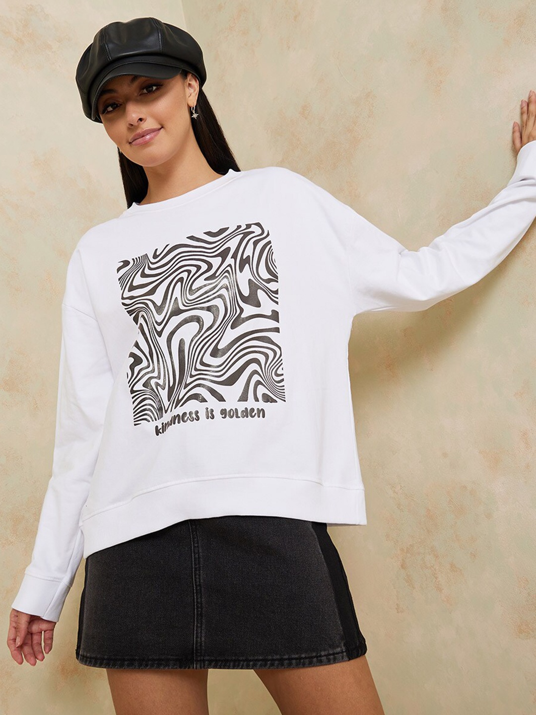 

Styli Women White Cotton Graphic Printed Sweatshirt
