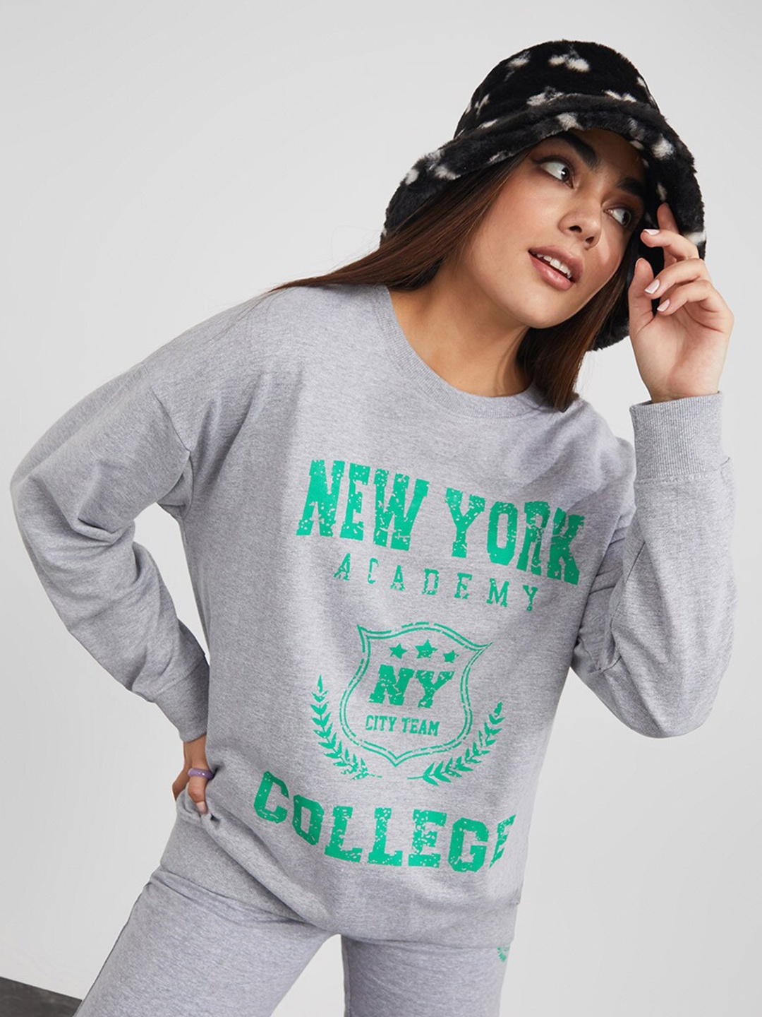 

Styli Women Grey Typography Printed Longline Sweatshirt