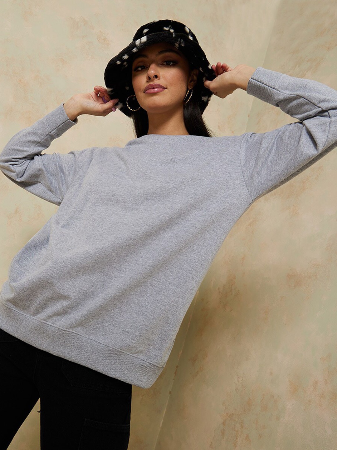 

Styli Women Grey Solid Longline Sweatshirt