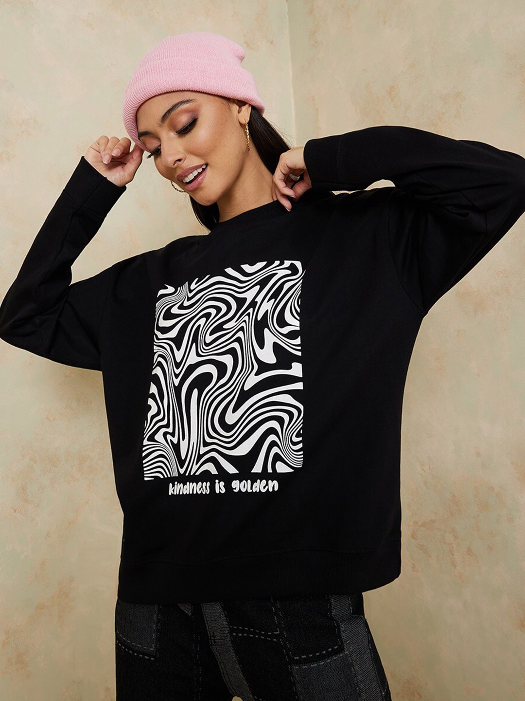 

Styli Women Black Graphic Printed Sweatshirt