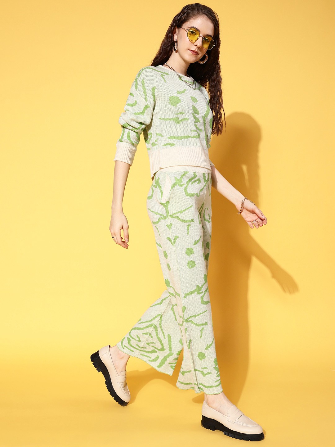 

SASSAFRAS Women Green Self Design Sweater With Trousers
