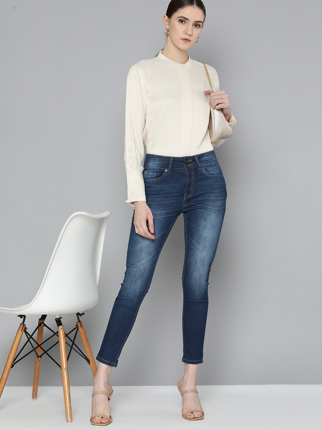 

Chemistry Women Slim Fit Light Fade Stretchable Jeans, Navy blue