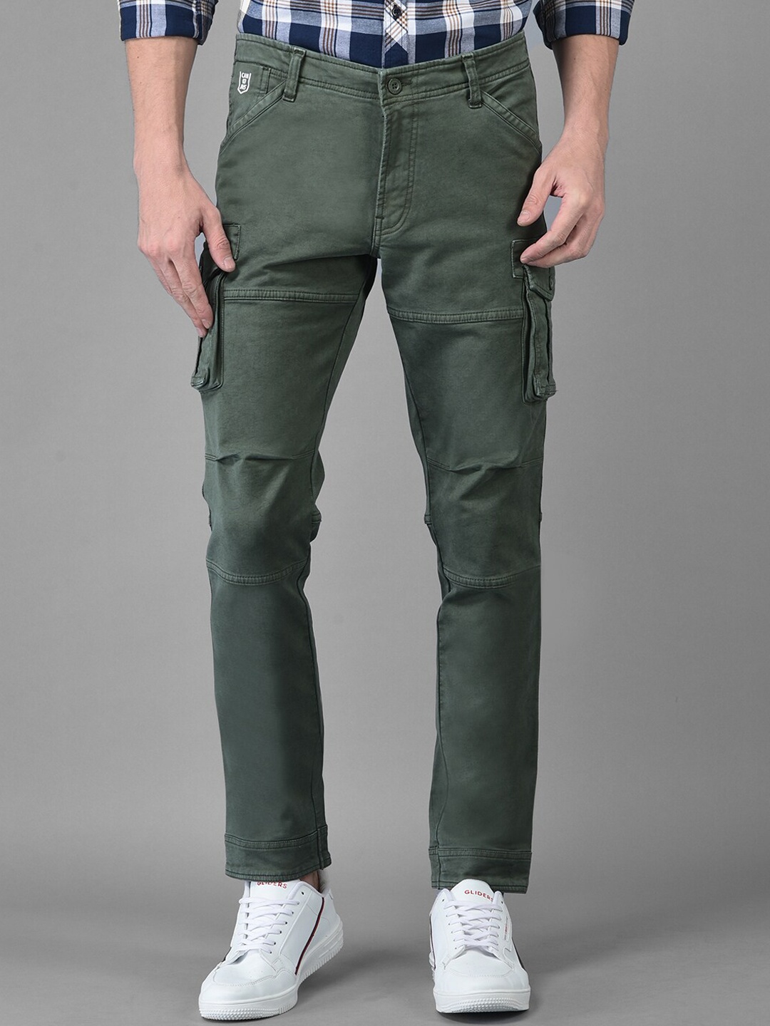 

Canary London Men Olive Green Smart Slim Fit Wrinkle Free Cotton Cargos Trousers