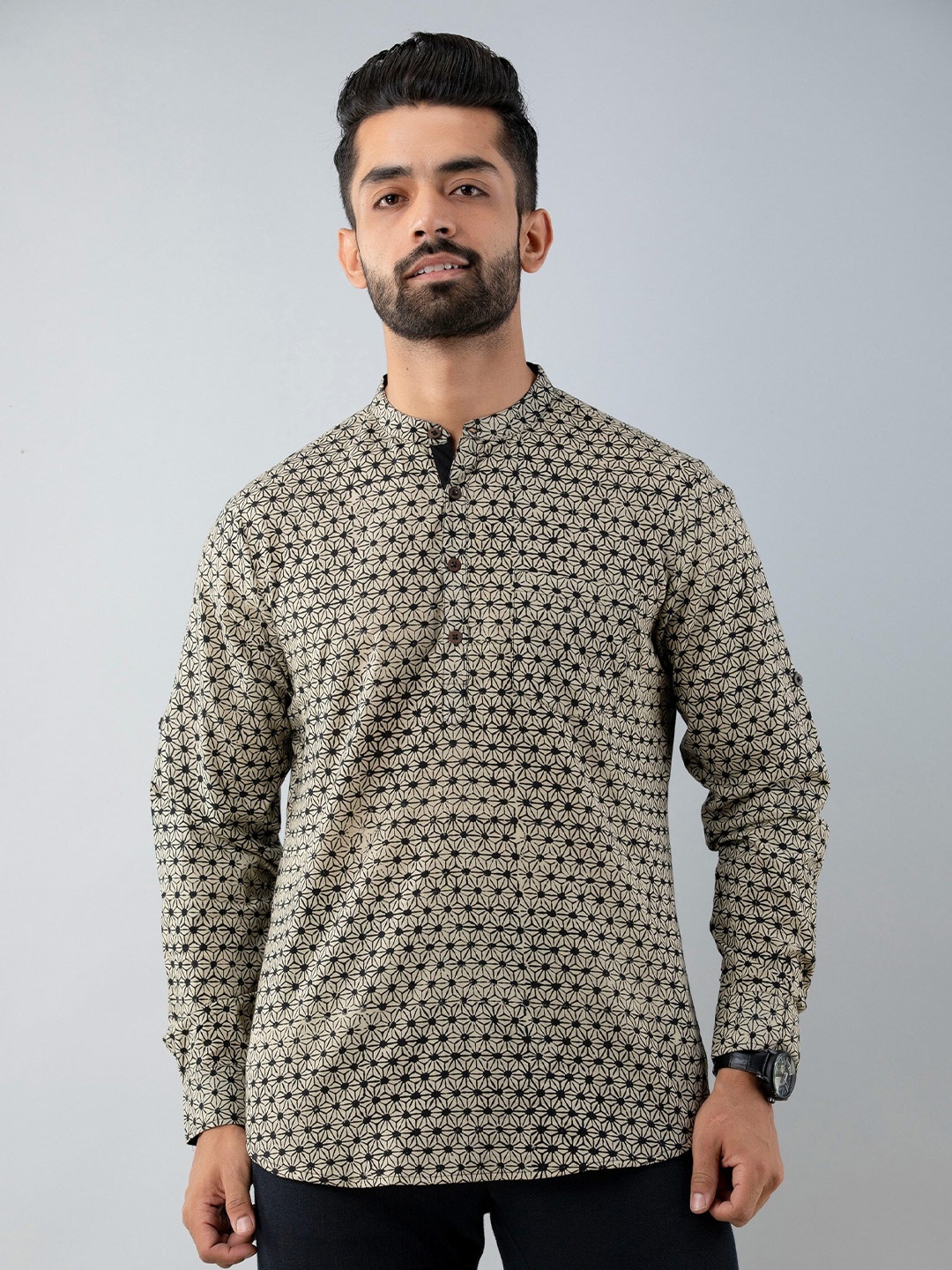 

Sutidora Men Beige Standard Cotton Printed Casual Shirt