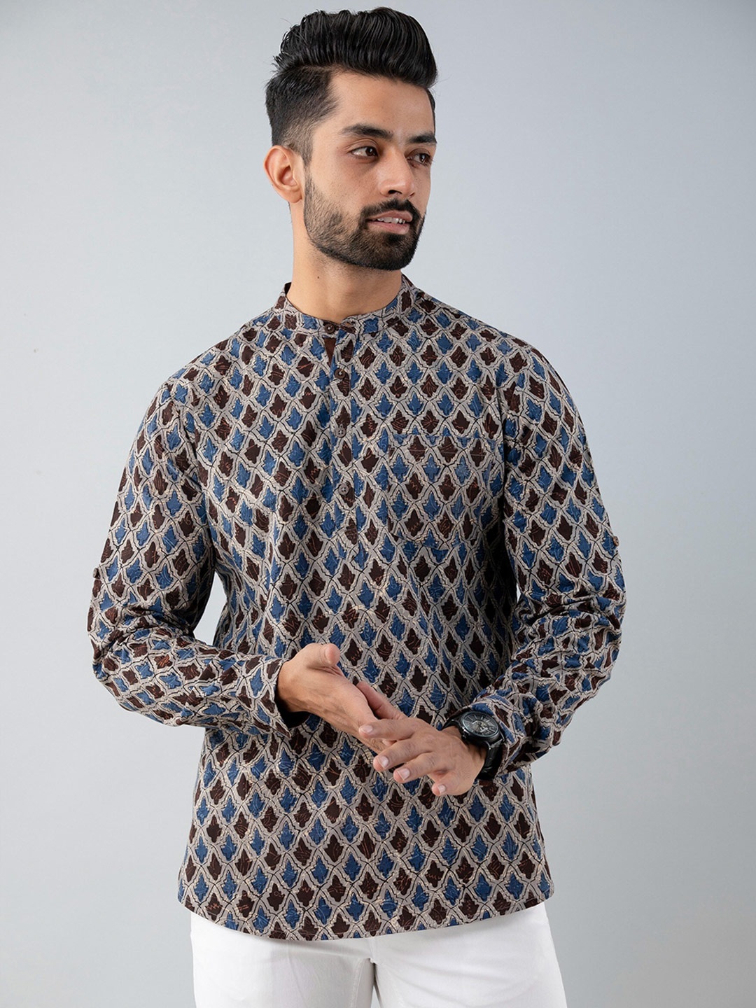 

Sutidora Men Grey Standard Cotton Printed Casual Shirt
