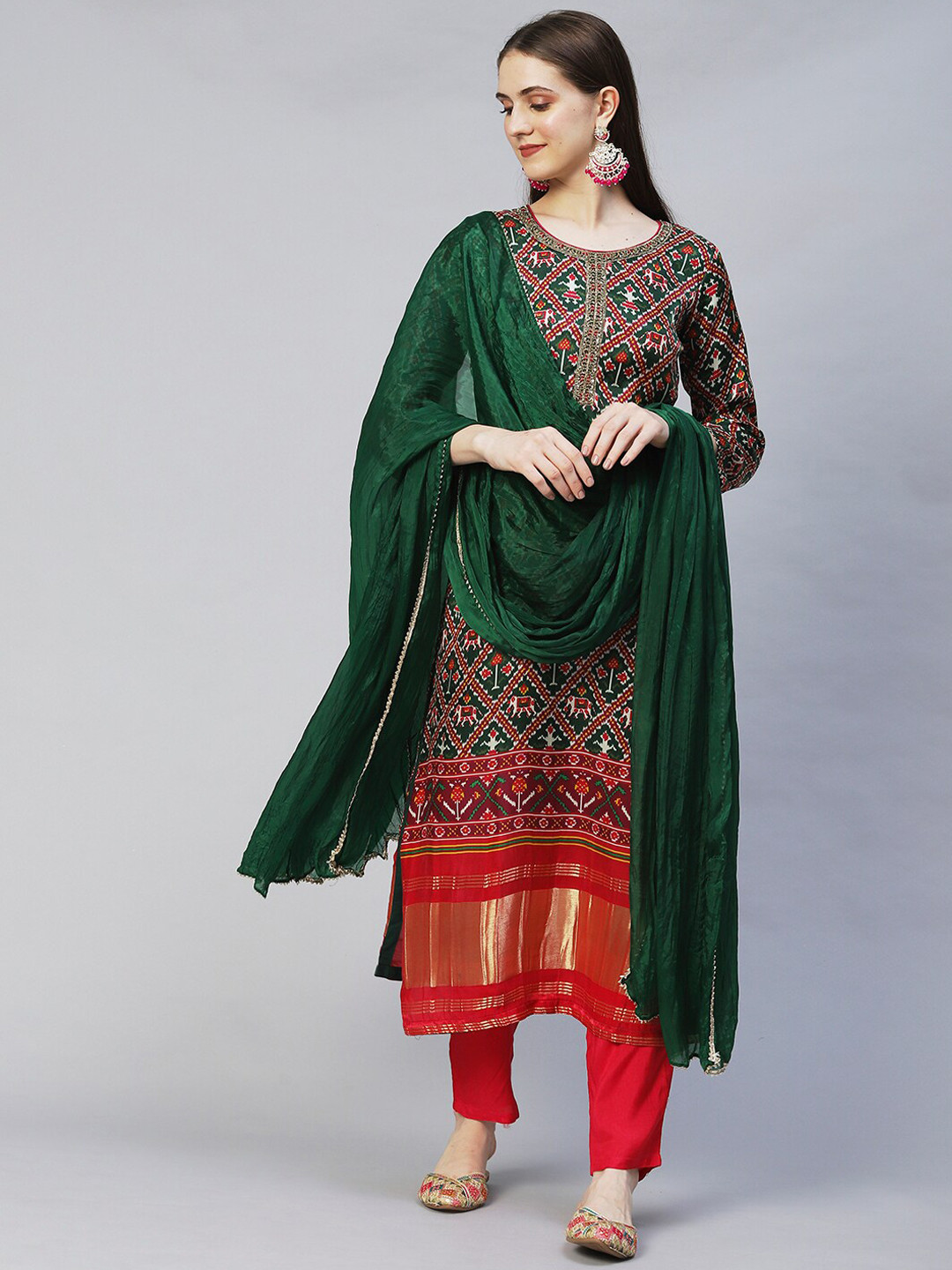 

Envy Me by FASHOR Women Green Ethnic Motifs Printed Beads and Stones Kurta with Trousers & With Dupatta