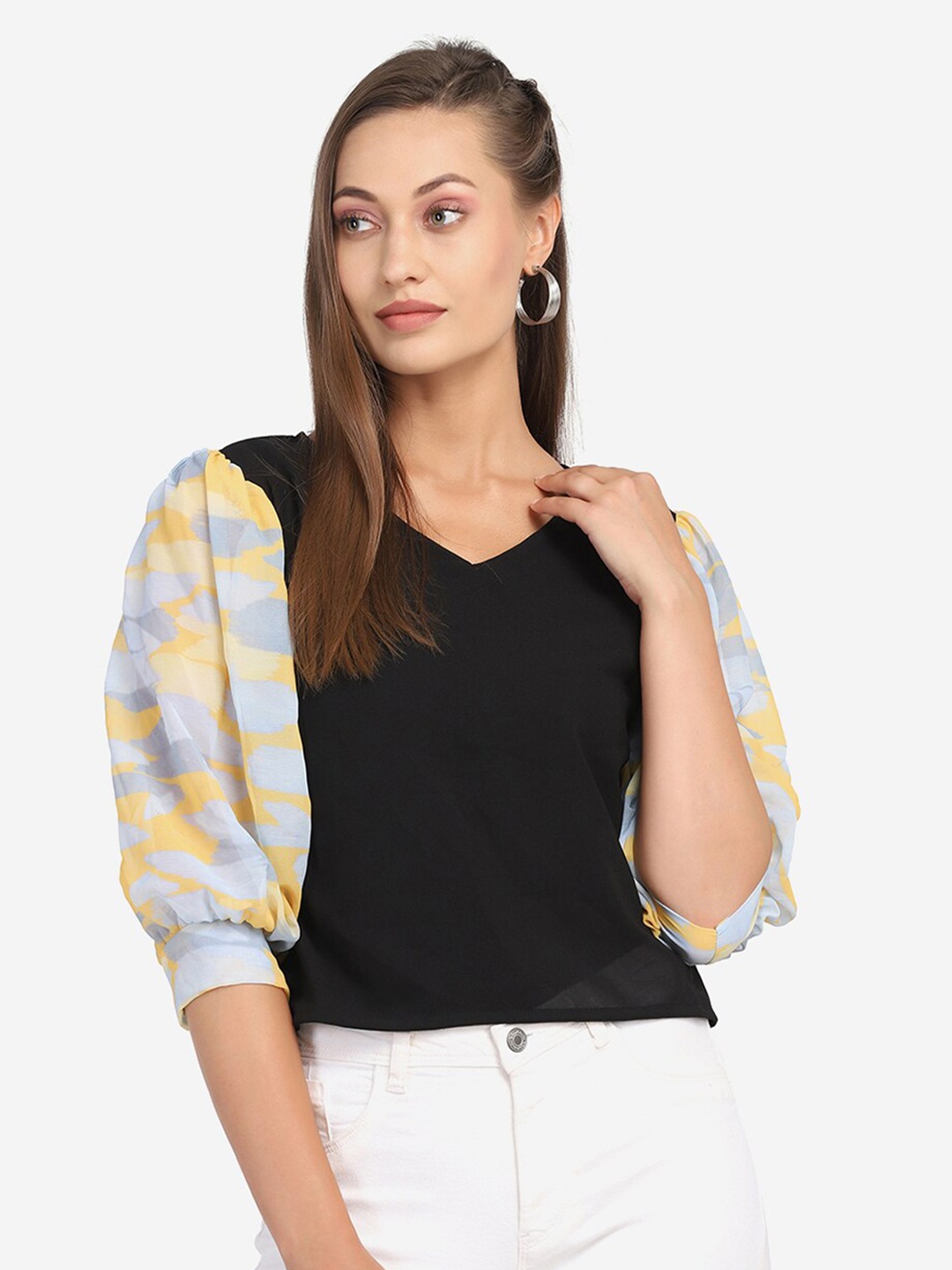 

SAKIA Black V-Neck Crop Top
