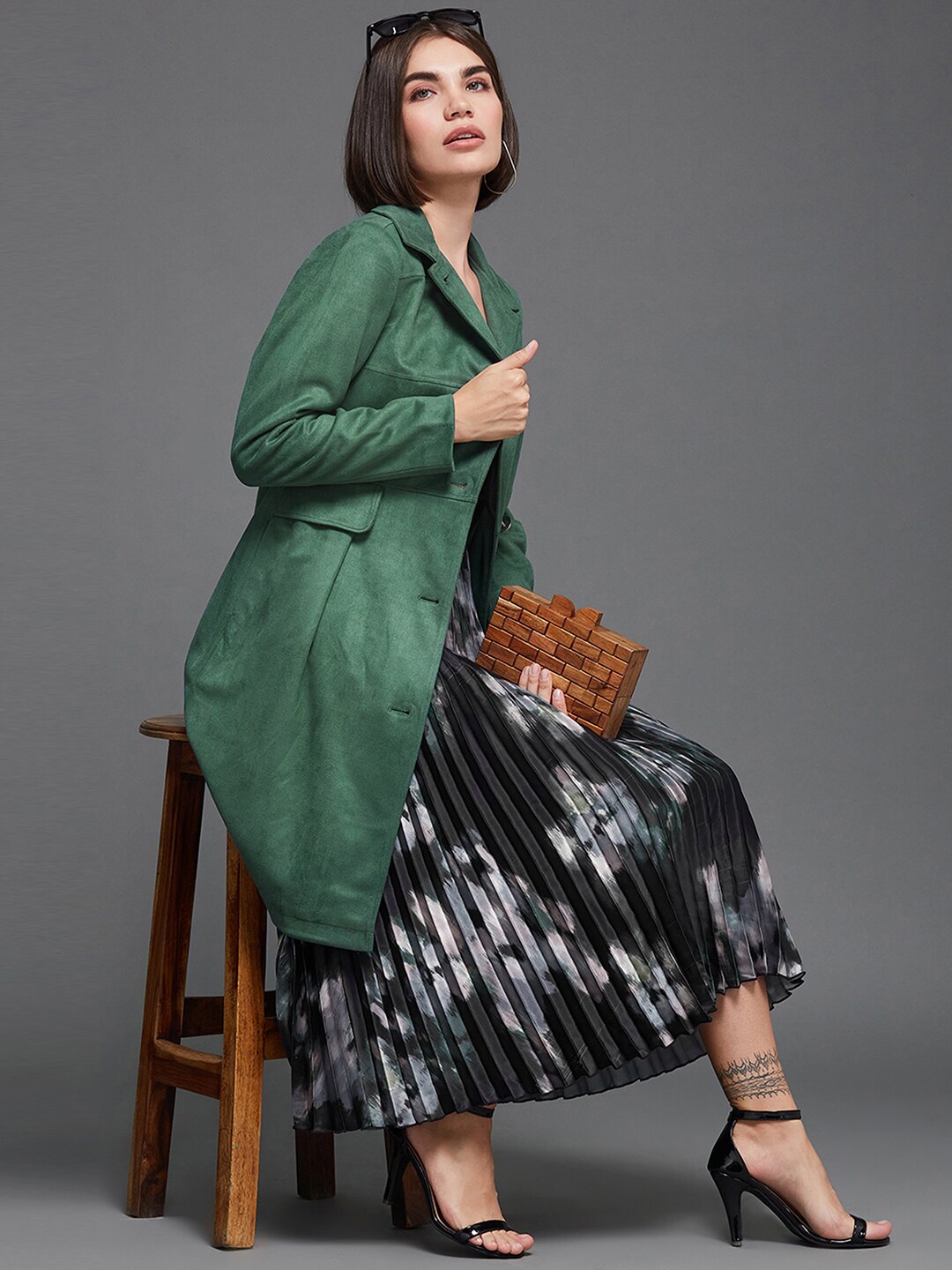 

Miss Chase Women Green Lightweight Longline Tailored Jacket