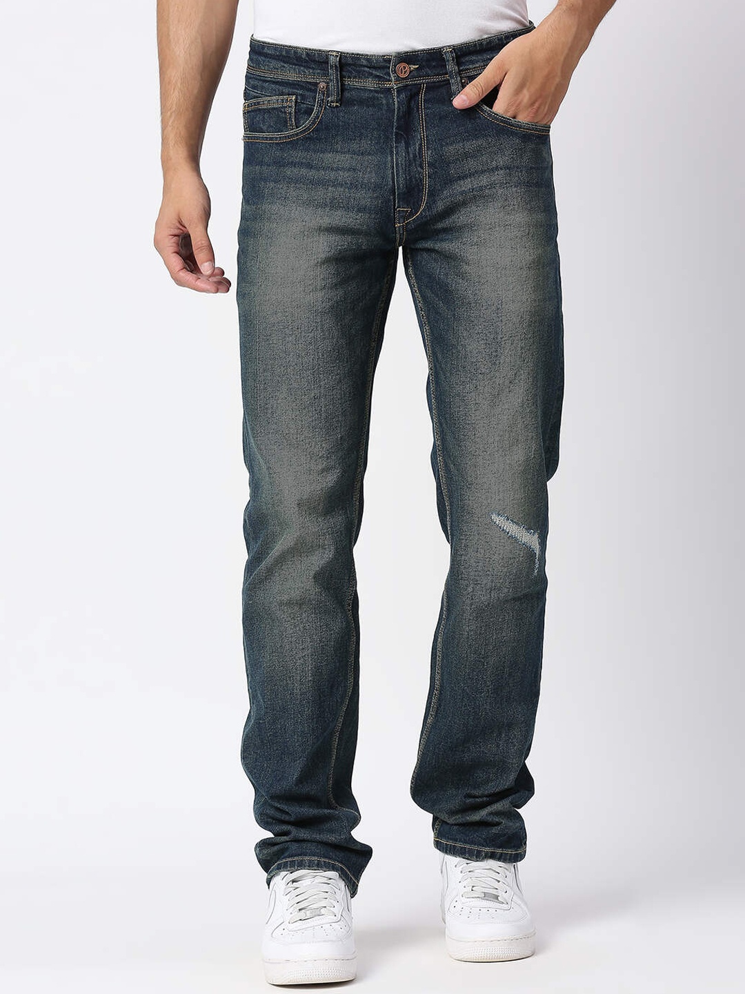 

Pepe Jeans Men Blue Tapered Fit Low-Rise Low Distress Heavy Fade Cotton Stretchable Jeans