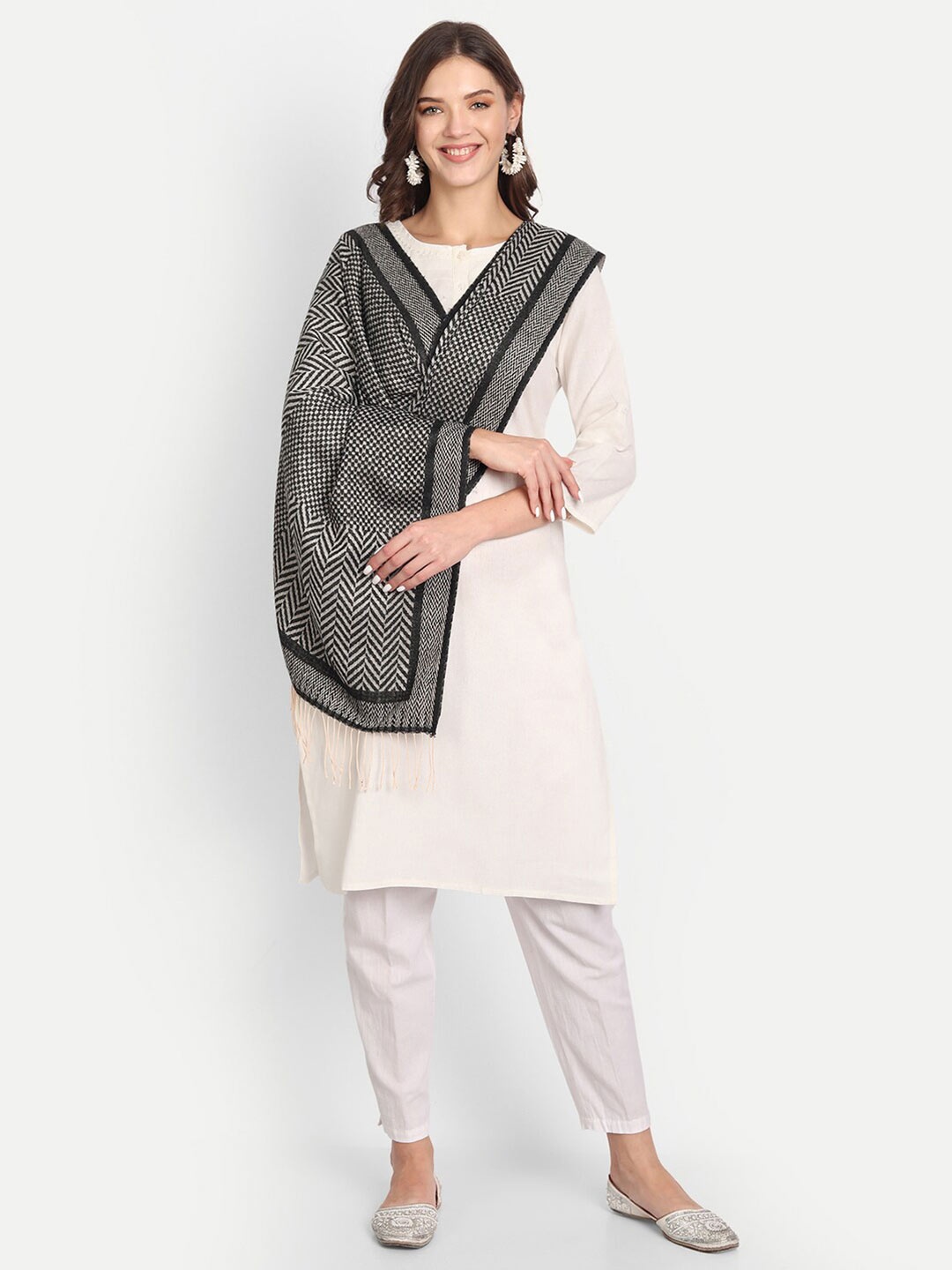 

HK colours of fashion Women Black & Grey Woven Design Stole