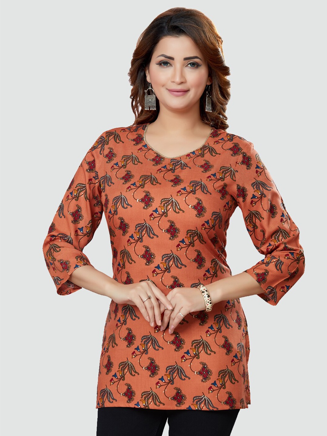 

Saree Swarg Women Orange Floral Printed V-Neck Kurti