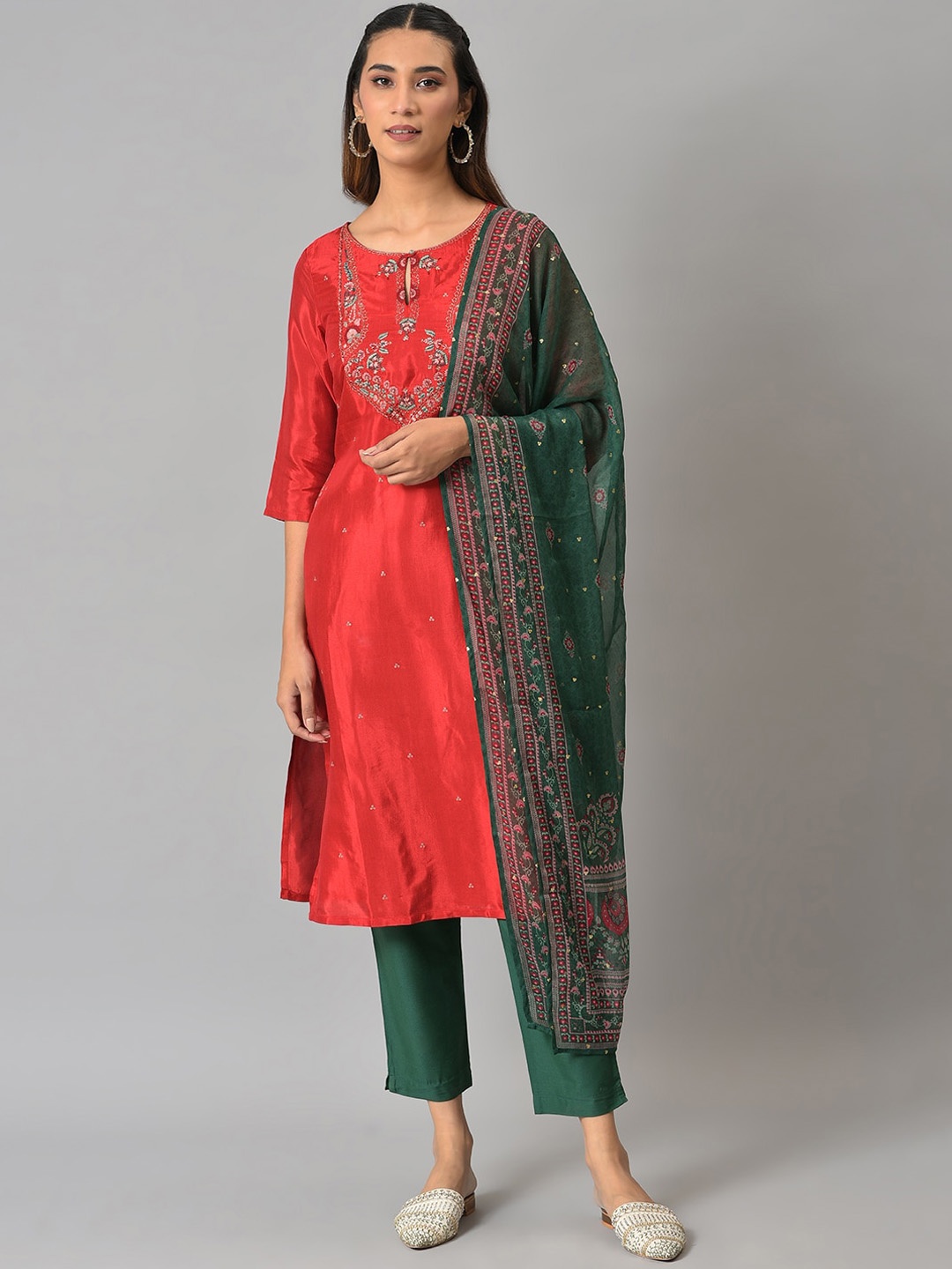 

W Women Red Floral Embroidered Thread Work Kurta with Trousers & With Dupatta