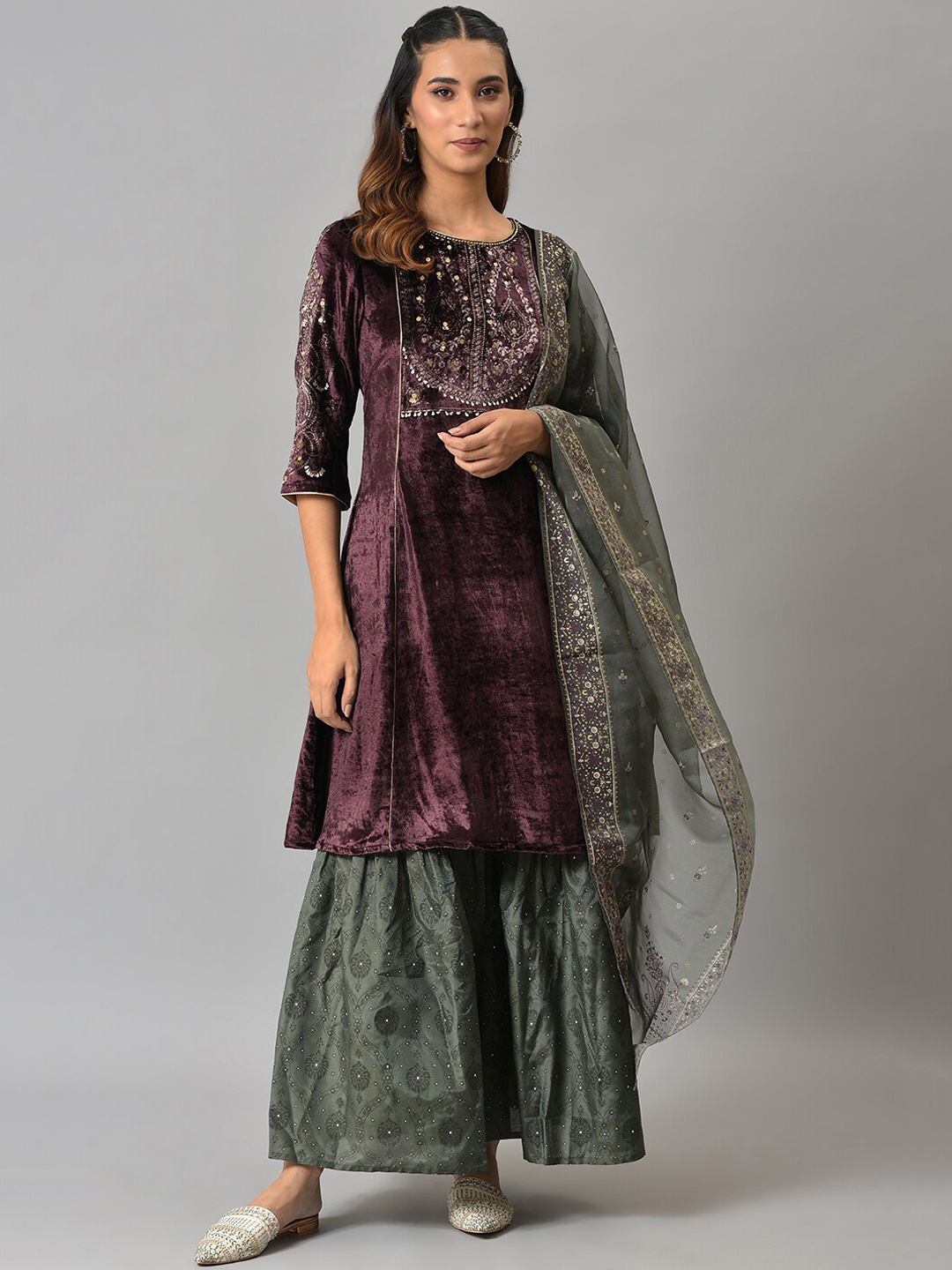 

WISHFUL Women Purple Floral Embroidered Sequinned Kurta with Palazzos & With Dupatta