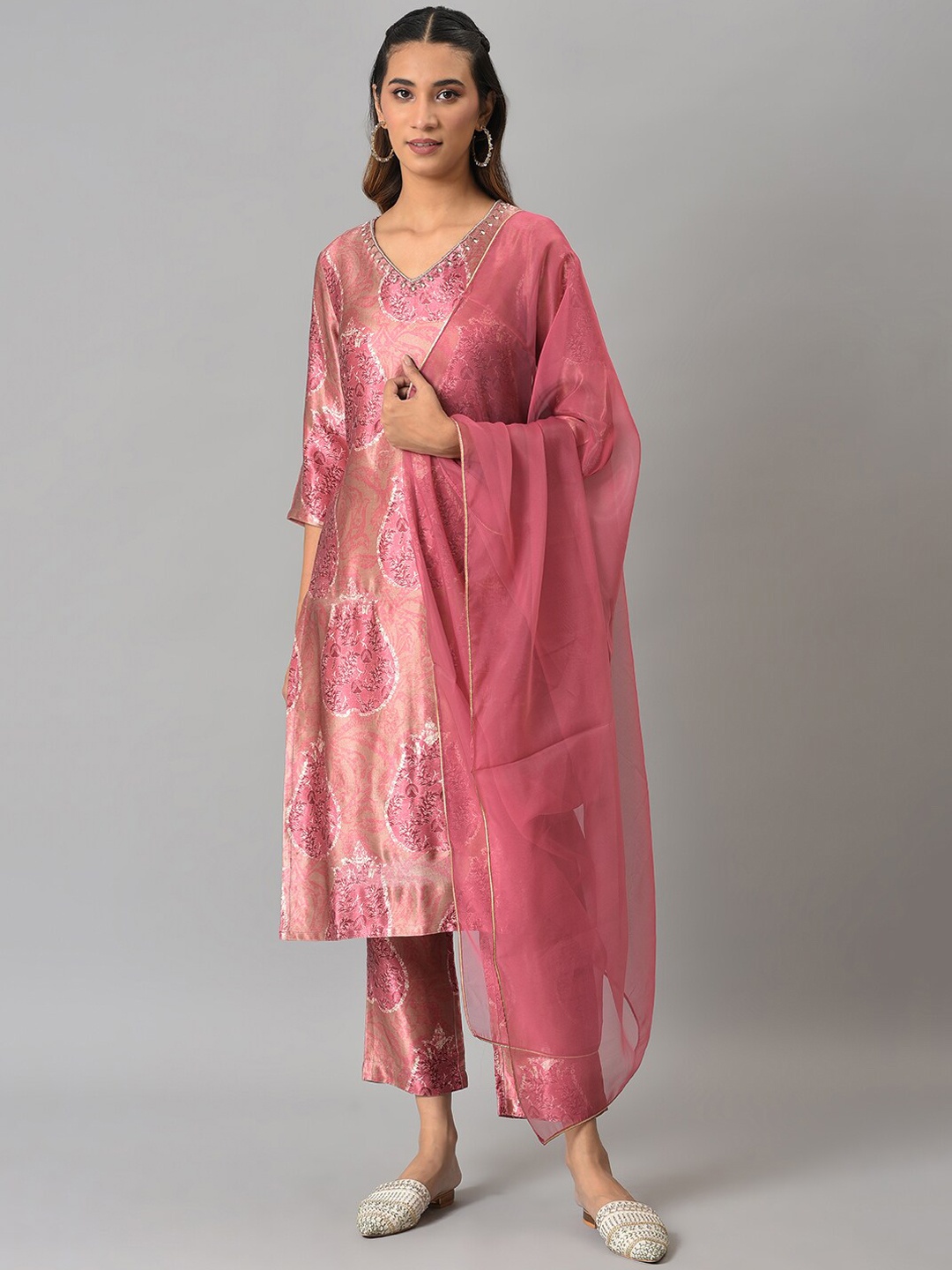 

WISHFUL Women Pink Floral Printed Kurta with Trousers & With Dupatta