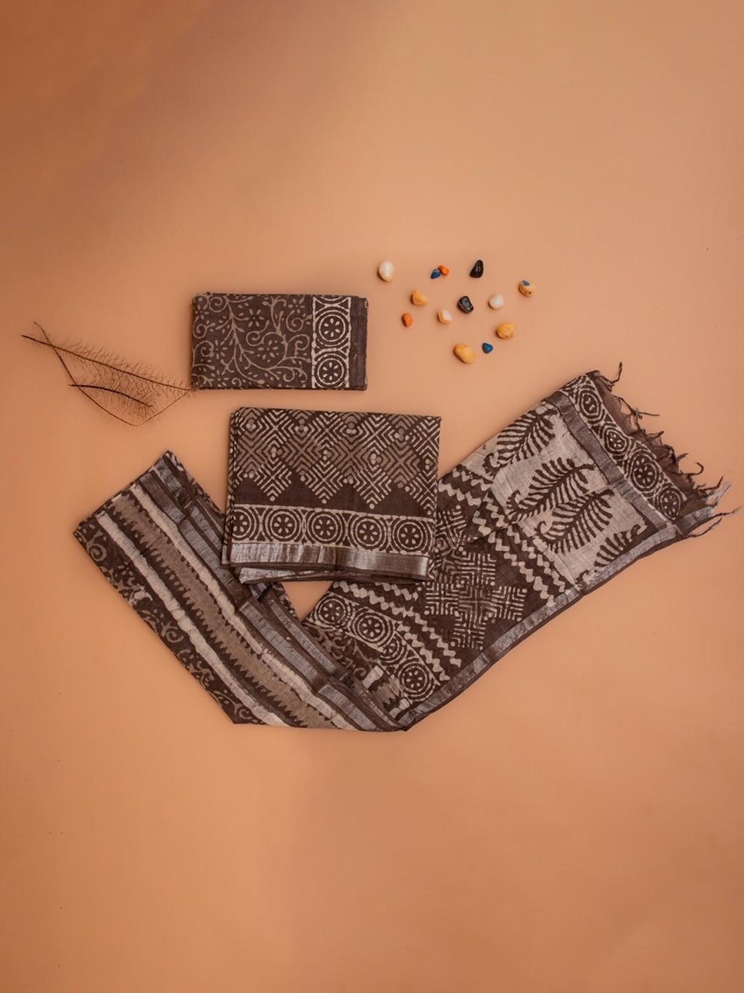 

ArtiZenWeaves Grey & Cream-Coloured Printed Linen Unstitched Dress Material