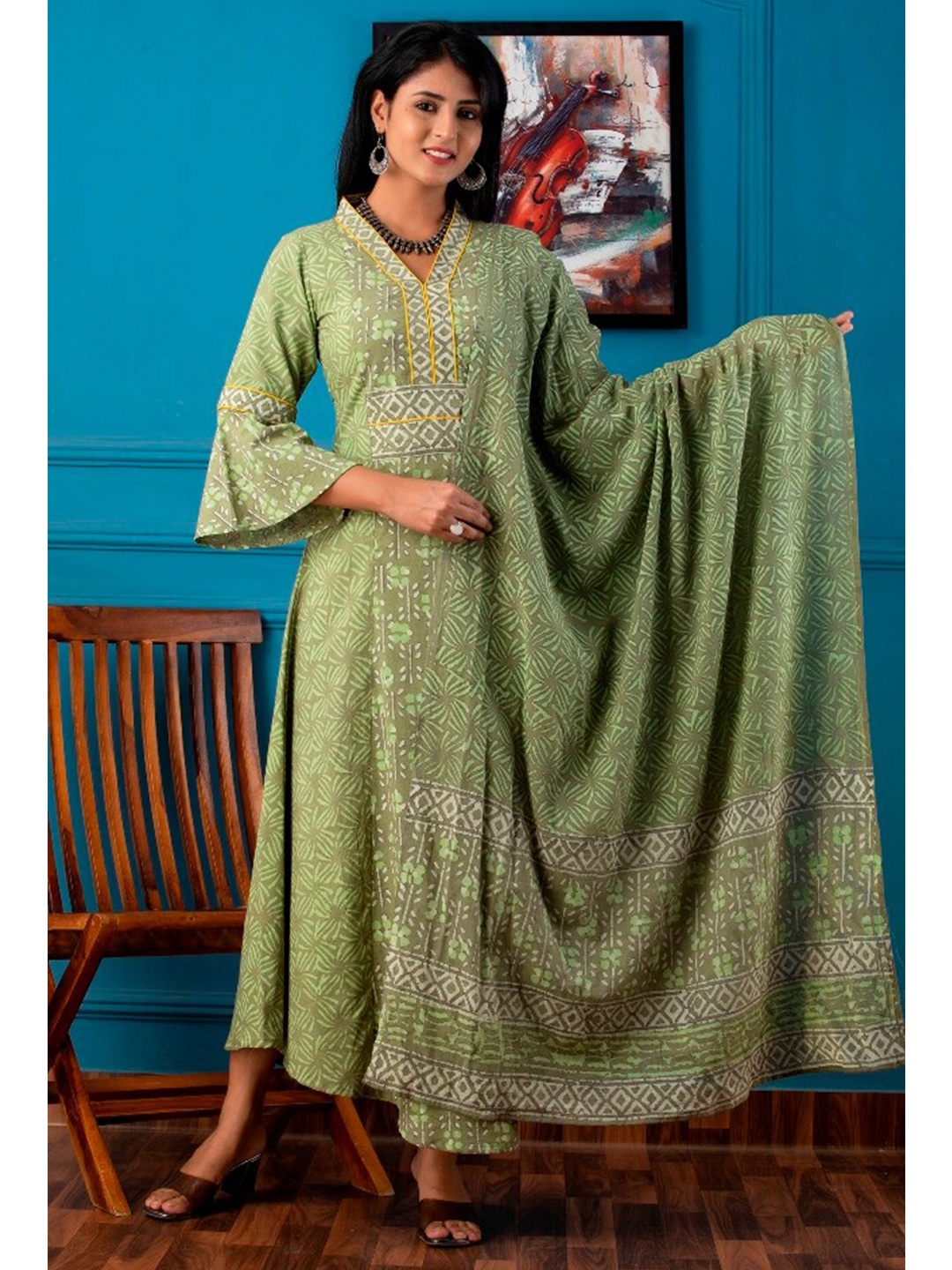 

ArtiZenWeaves Green & Cream-Coloured Printed Pure Cotton Unstitched Dress Material