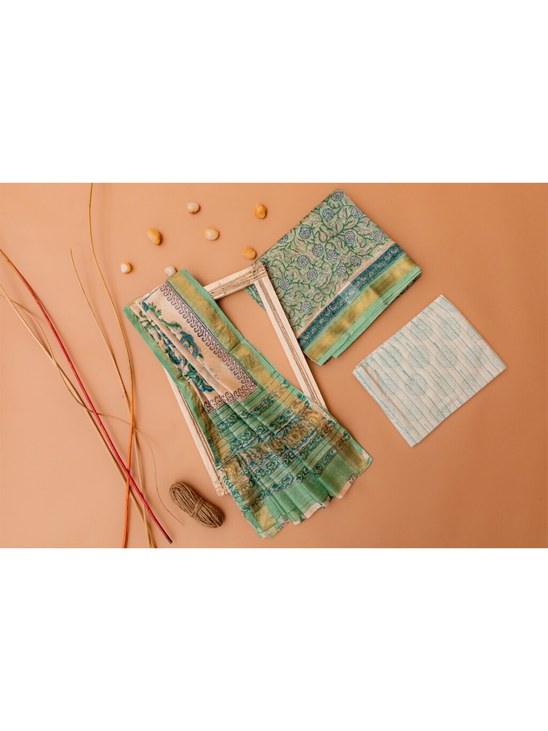 

ArtiZenWeaves Green & Cream-Coloured Printed Unstitched Dress Material