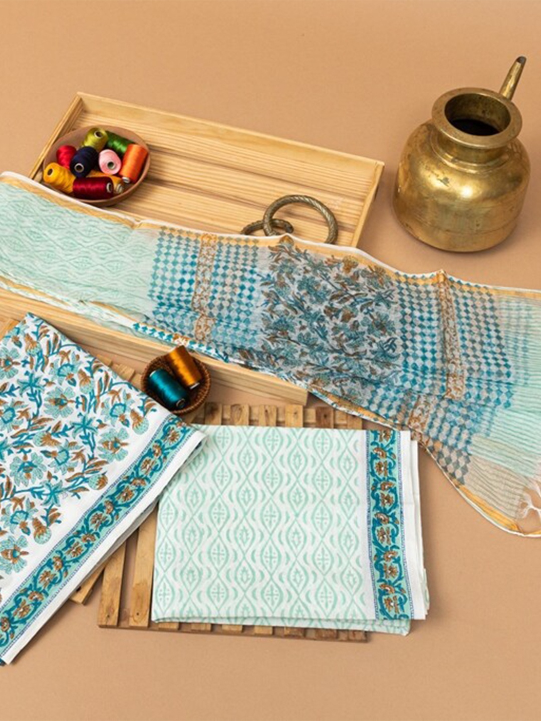 

ArtiZenWeaves White & Blue Printed Pure Cotton Unstitched Dress Material
