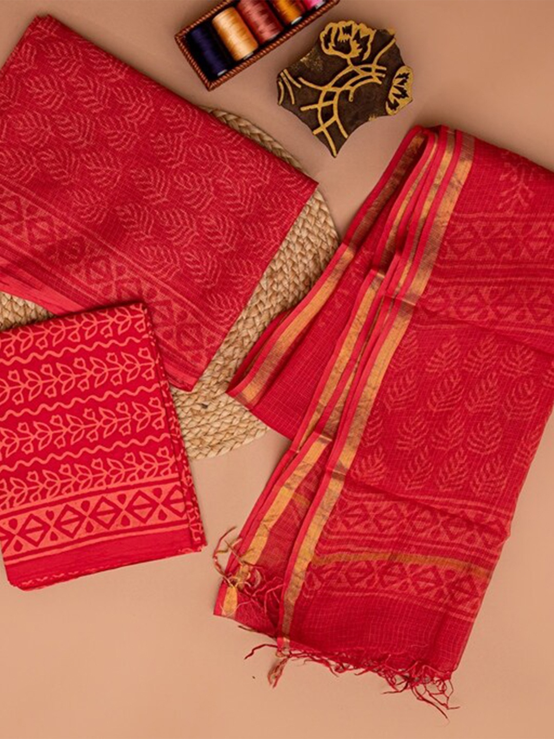 

ArtiZenWeaves Women 3 Piece Pink & Gold Printed Unstitched Dress Material