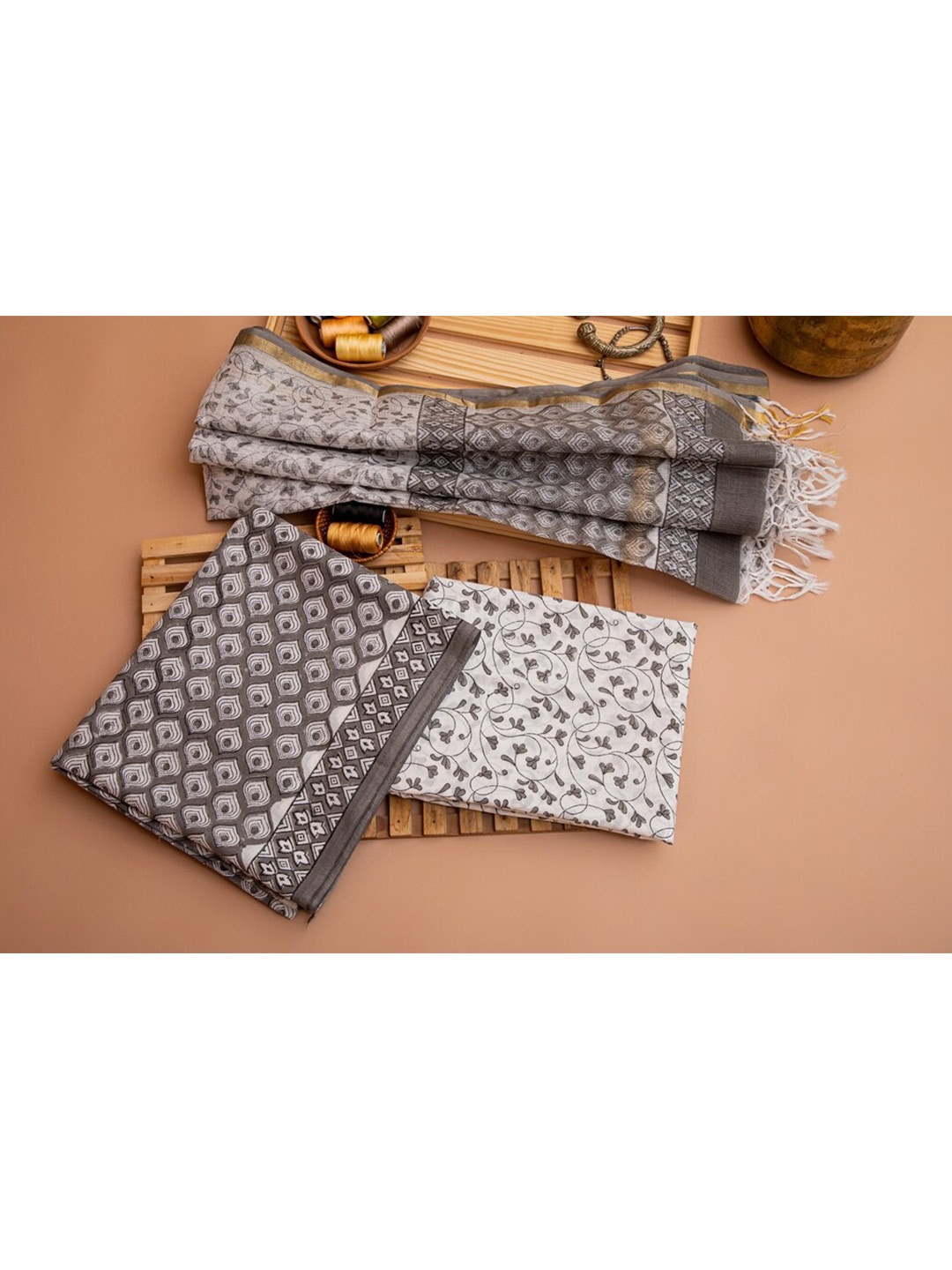 

ArtiZenWeaves Women 3 piece Grey & White Printed Unstitched Dress Material