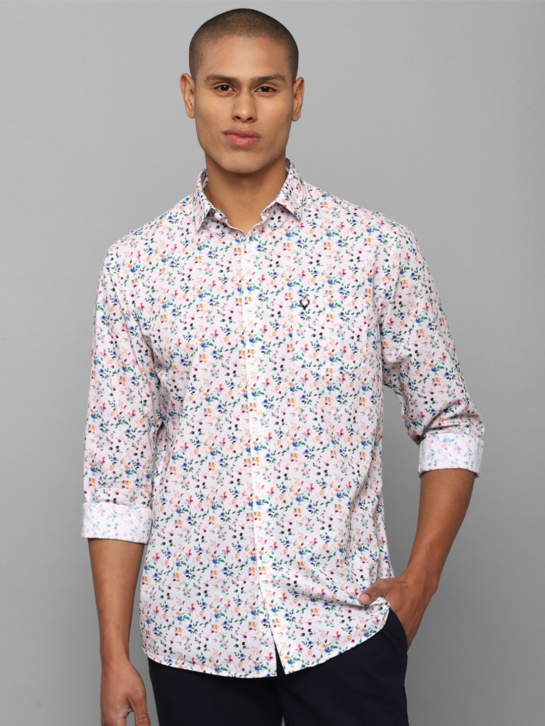 

Allen Solly Men White & Blue Slim Fit Floral Printed Casual Shirt, Pink