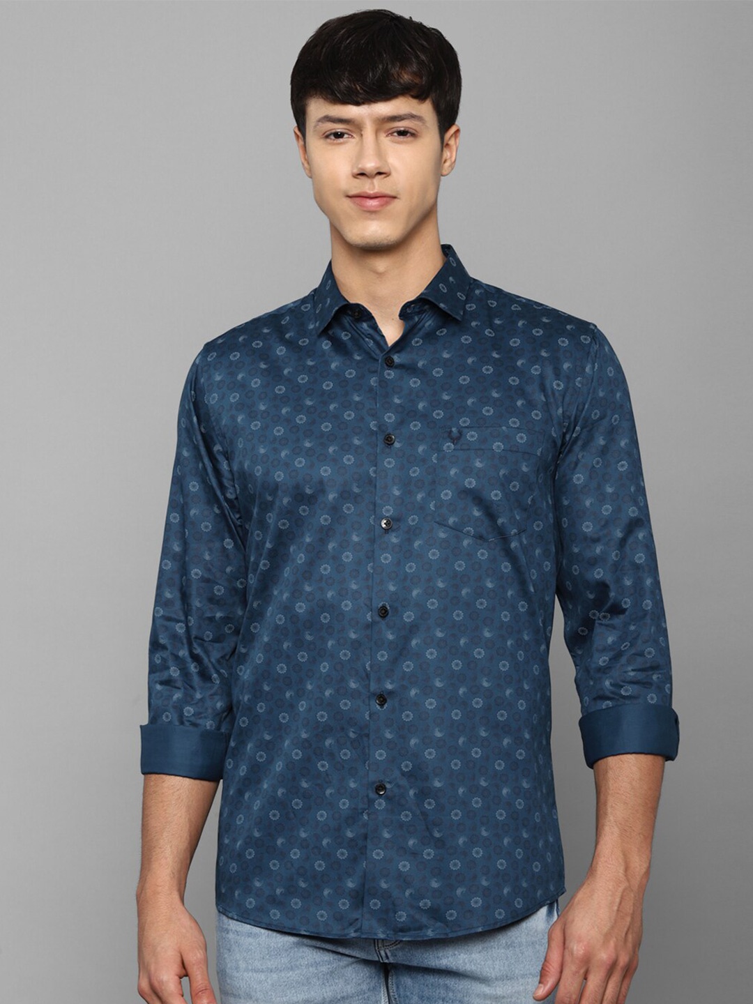 

Allen Solly Men Blue Floral Printed Cotton Slim Fit Casual Shirt