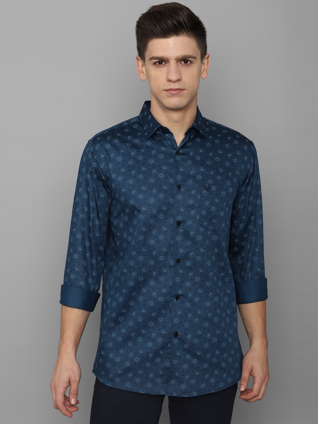 

Allen Solly Men Blue Floral Printed Pure Cotton Slim Fit Casual Shirt