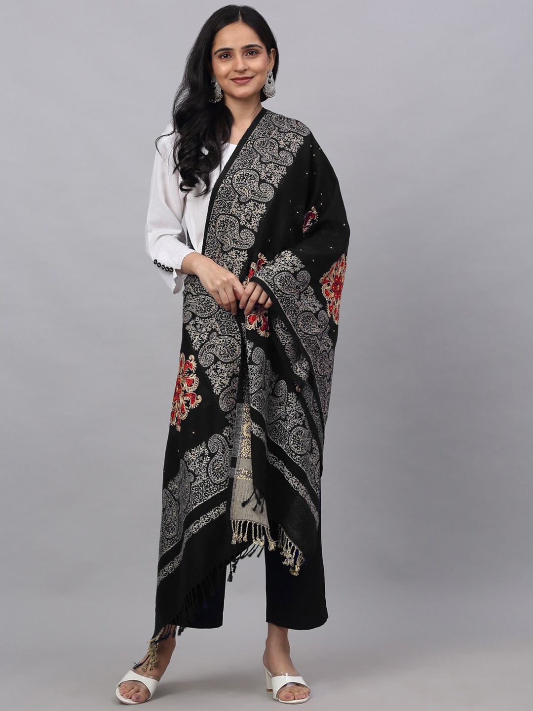 

KLOTTHE Women Black & White Embroidered Woolen Stole