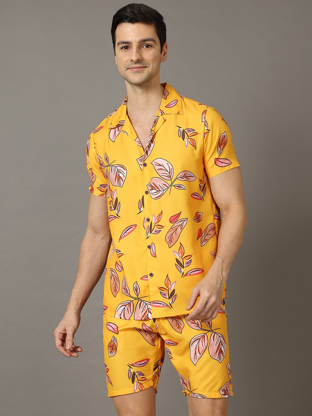 

Bushirt Men Yellow & Peach-Coloured Printed Nightsuit