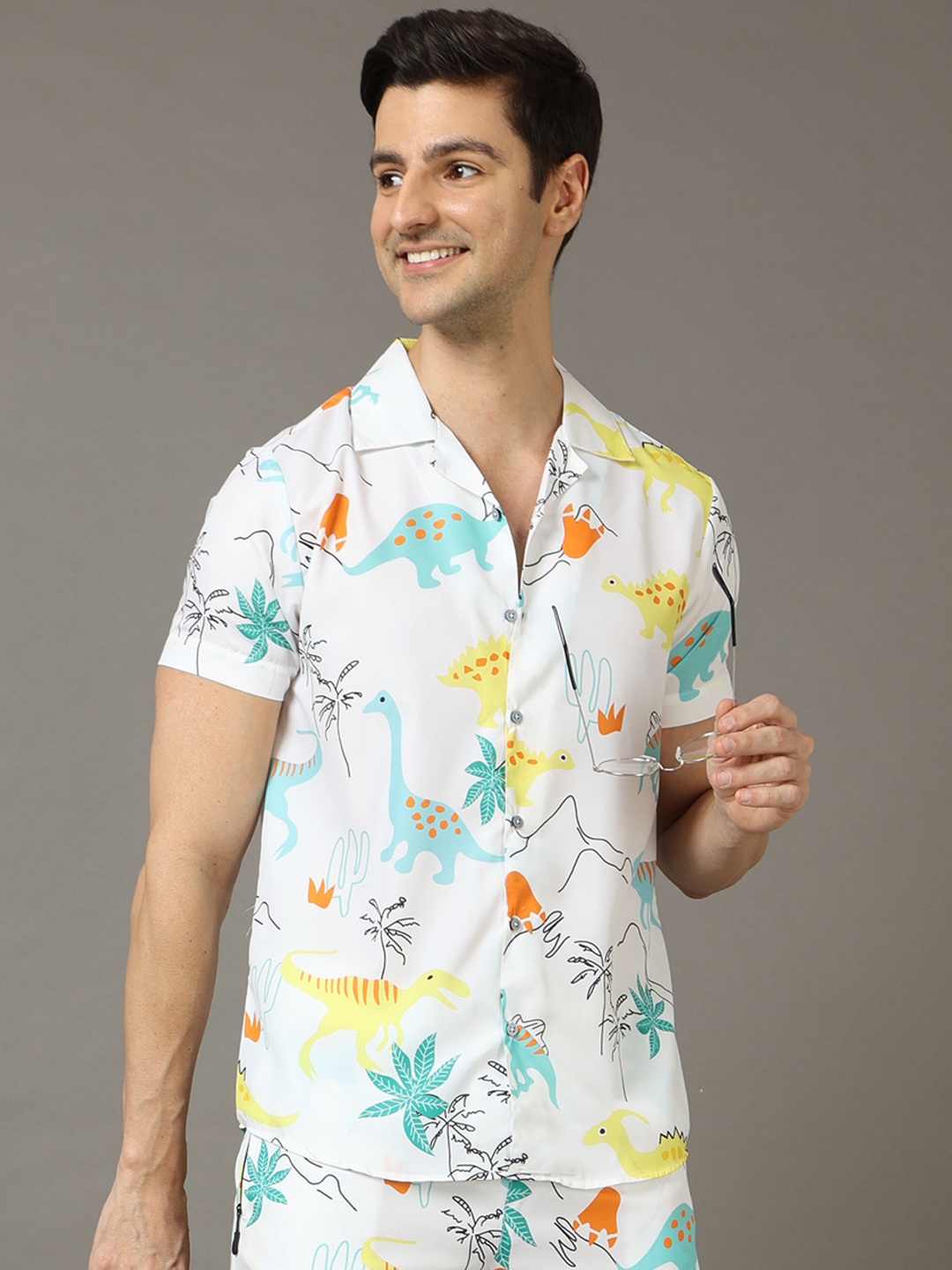 

Bushirt Men White & Green Printed Nightsuit