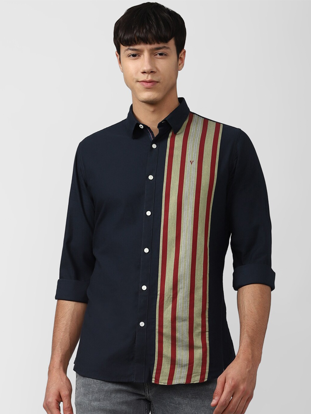 

Van Heusen Sport Men Navy Blue Slim Fit Striped Pure Cotton Casual Shirt