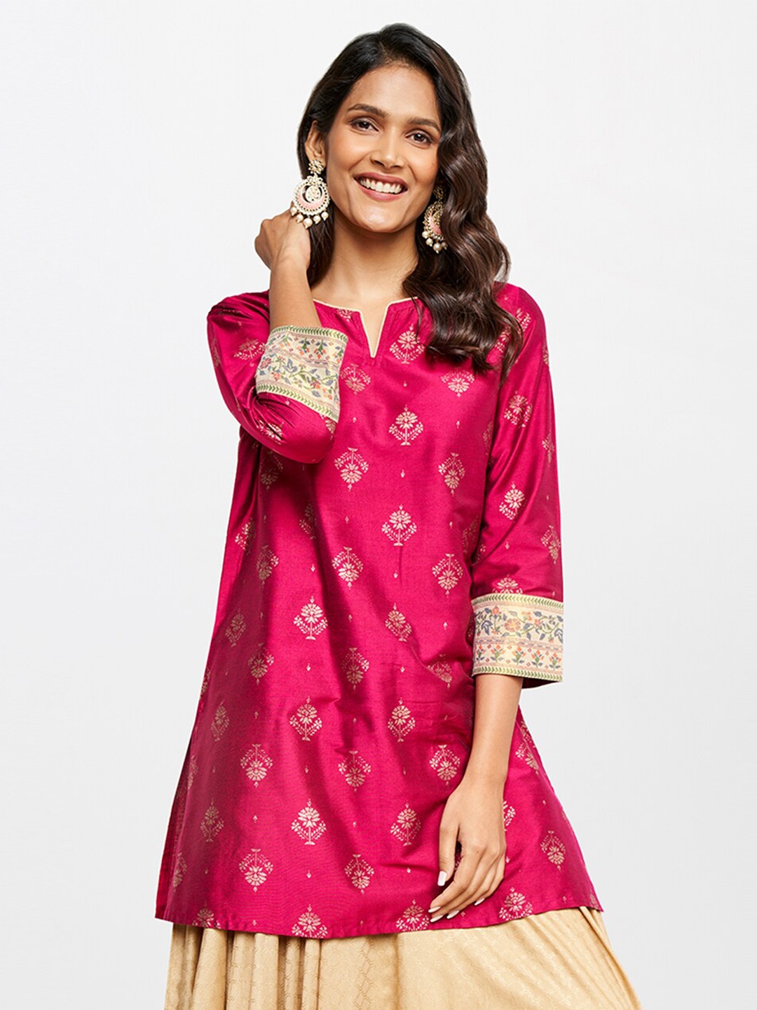 

itse Magenta & Gold-Toned Viscose Rayon Printed Tunic