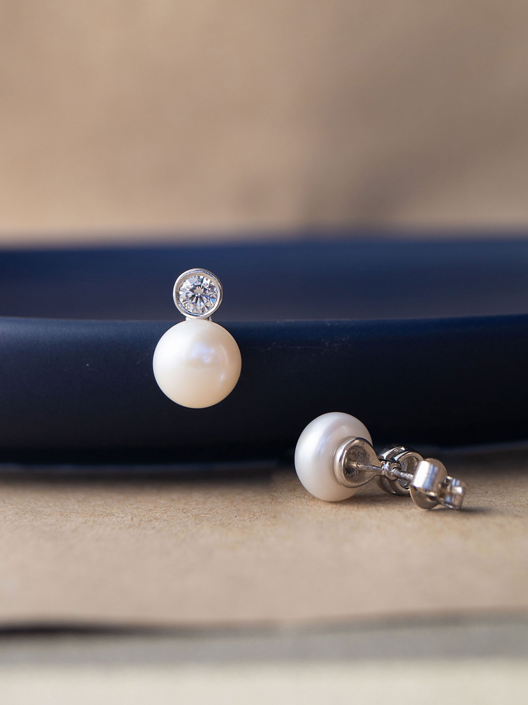 

MANNASH Silver Toned Rhodium Plated Circular Studs Earrings
