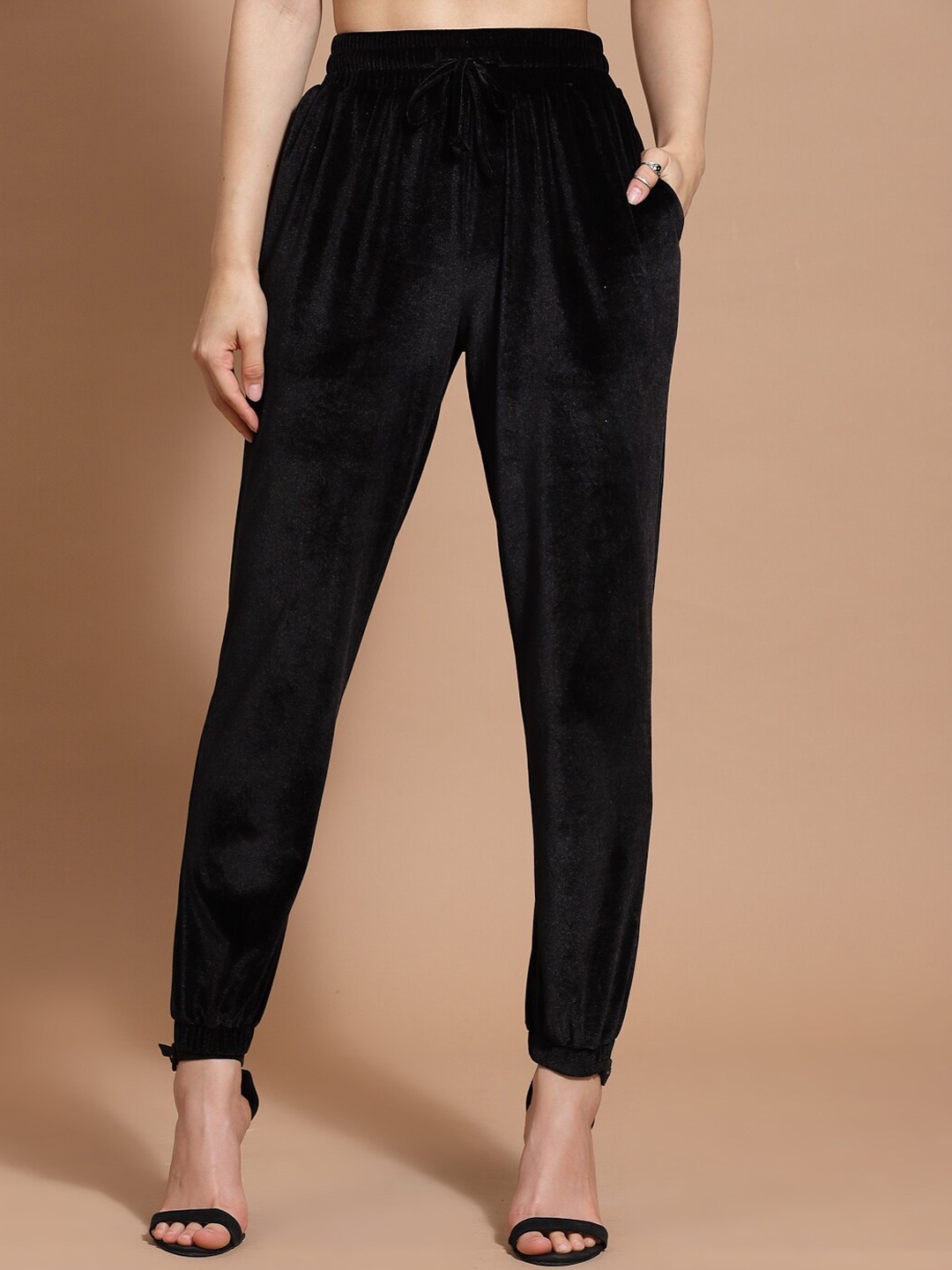

KASSUALLY Women Black Pleated Joggers Trousers