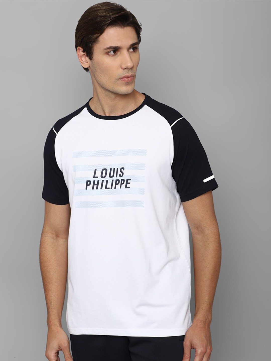 

Louis Philippe Men White & Black Typography Colourblocked Slim Fit Pure Cotton T-shirt